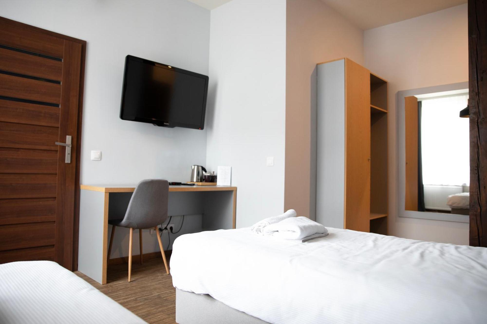 Adler Bed&Breakfast Apartment Лодз Екстериор снимка