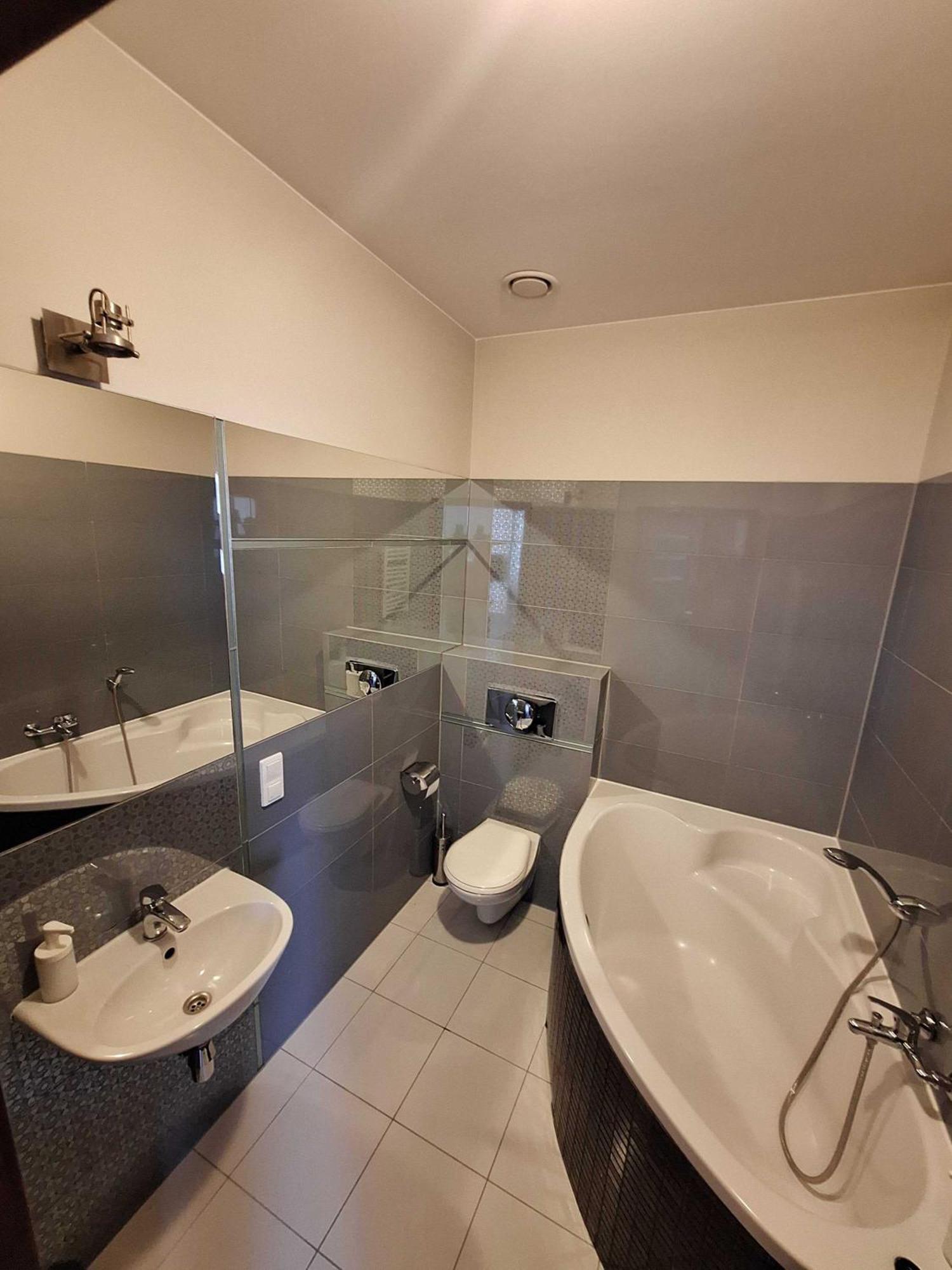 Adler Bed&Breakfast Apartment Лодз Екстериор снимка