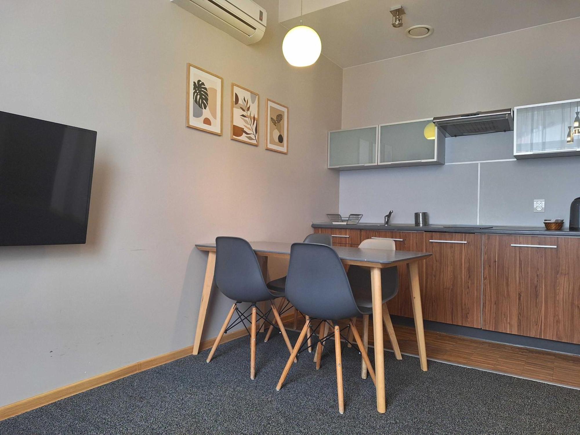 Adler Bed&Breakfast Apartment Лодз Екстериор снимка
