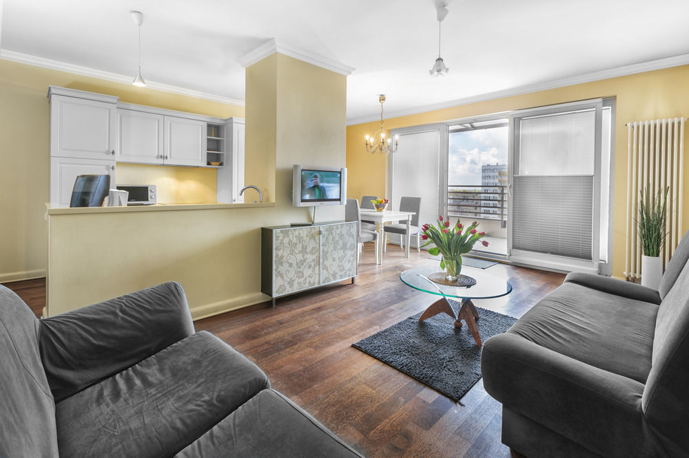 Adler Bed&Breakfast Apartment Лодз Екстериор снимка