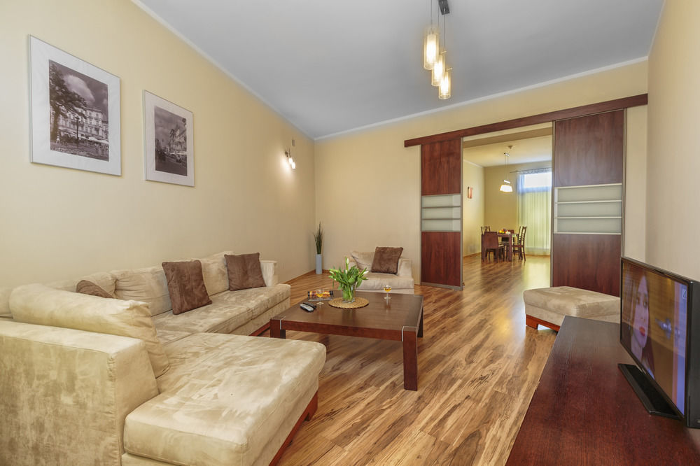 Adler Bed&Breakfast Apartment Лодз Екстериор снимка