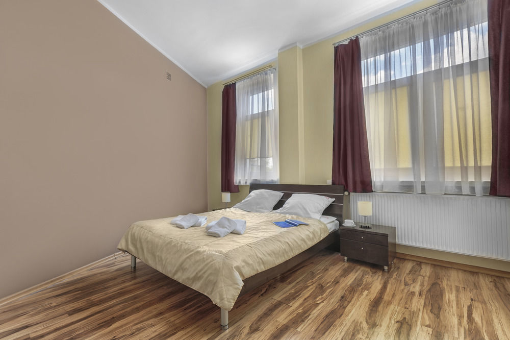 Adler Bed&Breakfast Apartment Лодз Екстериор снимка