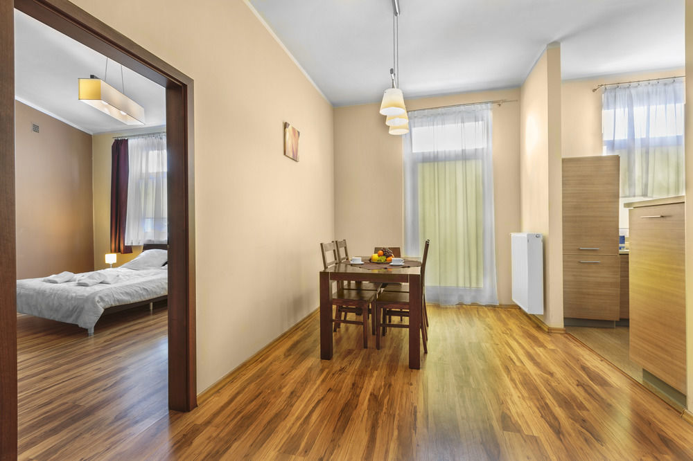 Adler Bed&Breakfast Apartment Лодз Екстериор снимка