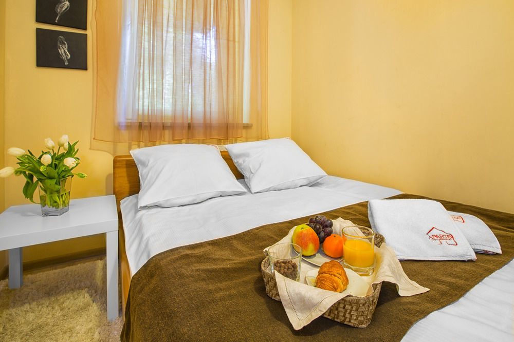 Adler Bed&Breakfast Apartment Лодз Екстериор снимка