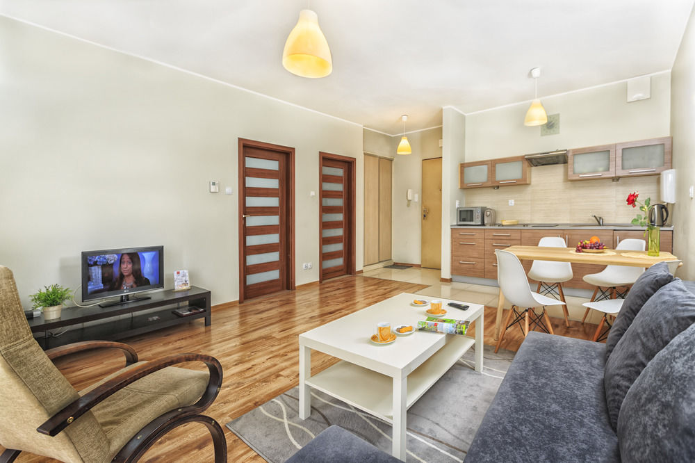Adler Bed&Breakfast Apartment Лодз Екстериор снимка